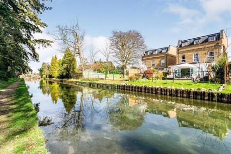 Backing onto the New River