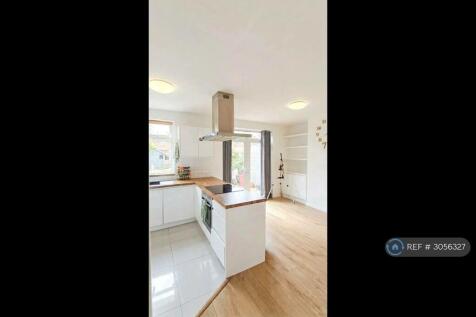 3 Bedroom Semi-Detached in CR0 4SR