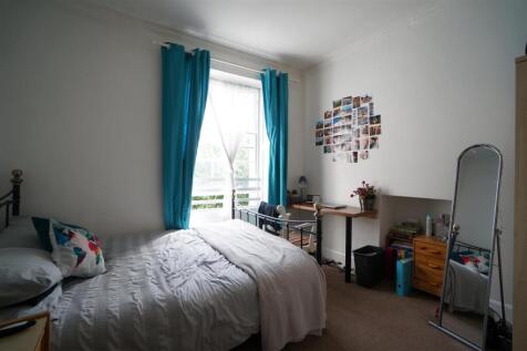 5 Bedroom House in LL57 2AA