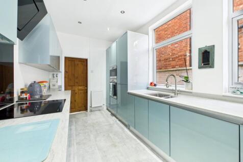 CAM05192G0-PR0144-STILL012