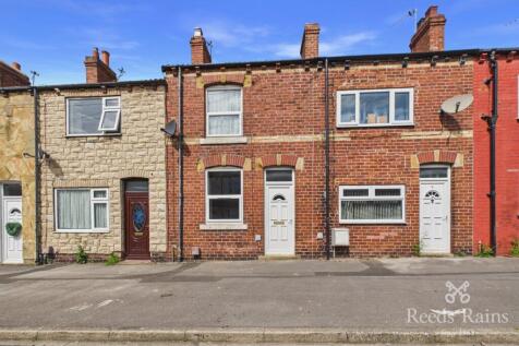 BOOK YOUR VIEWING TODAY** This 2 Bedroom Mid-terraced property in an ideal location is now available. Featuring 2 spacious bedrooms, a separate contemporary bathroom suite, and a private rear yard, th