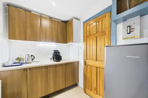 CAM03185G0-PR0102-STILL005