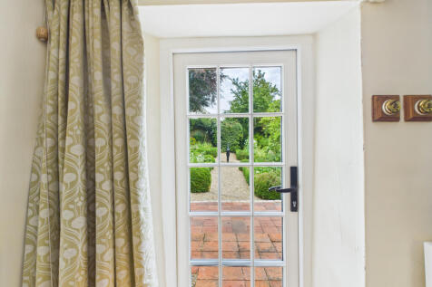 CAM02909G0-PR0442-STILL028