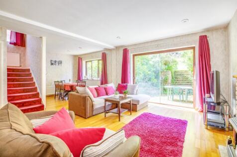 39 Eastern Dene, HP15 7BS-8.jpg