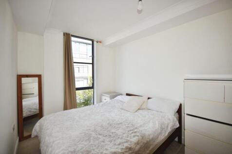pbox-bedroom-315880.JPG