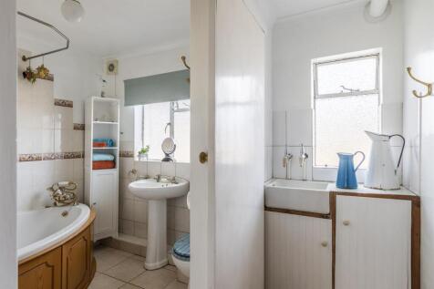 Bathroom &#43; Utility