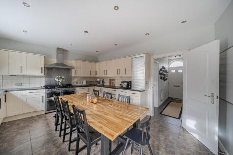 1373330-5-690368f...