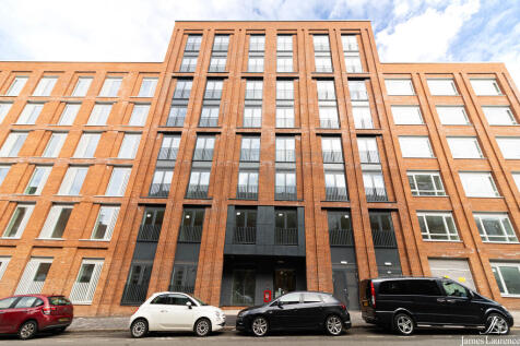 OFFERED FURNISHED OR UNFURNSIHED! A fantastic new build located in the heart of Digbeth! On the fifth floor, with lift access, the property benefits from an open plan living kitchen space, one double
