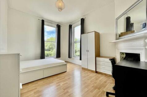 4 Bedroom House in PL4 7AF