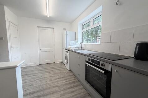 AVAILABLE 01/08/2026
An immaculate semi-detached house offering four spacious double bedrooms across two floors. The property features a modern master bathroom with an overhead shower and is ideally l