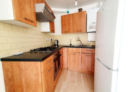We are pleased to offer this top floor 2 bedroom flat situated in a great location and moments from Clissold Park and Church Street and close to all amenities and transport links to the City. The prop