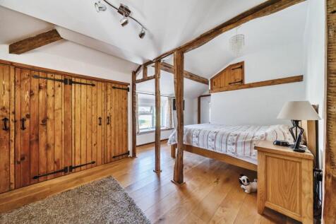 Bedroom 1.jpg