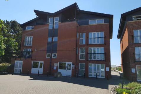 ** Zero Deposit Guarantee Available **
**Available Soon** Beautifully presented two bedroom apartment, located within a 10 minute walk to Kingswood High Street and good public transport links in to th