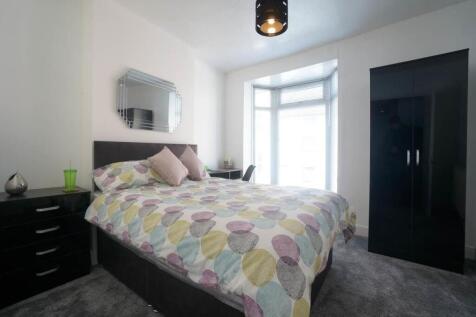 4 Bedroom House in LL57 1HF