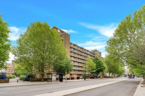Furnished studio apartment enjoying good natural light, and overlooking an attractive park. The property is near to Southwark tube station and is well served by a wide range of independent local shops