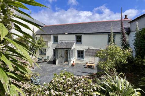 4 Bedroom Former Farmhouse for Sale
