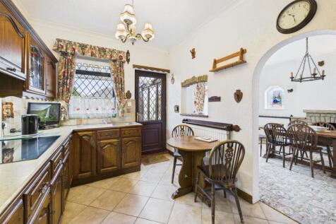 Kitchen: