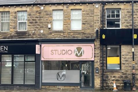 Shop to rent in batley