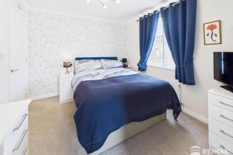Bedroom 1.jpg