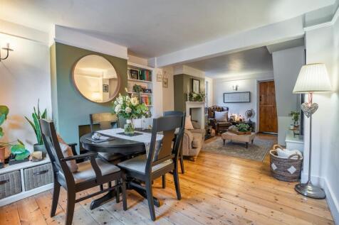 Living Room 1.jpg