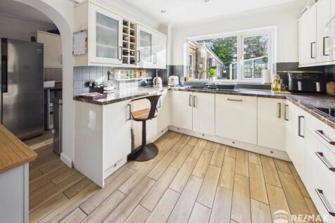 Kitchen / Breakfast Area