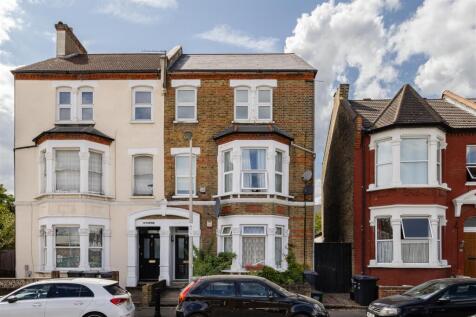 Marlborough Road, E18