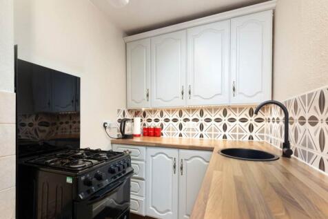 61135_CaledonianCres