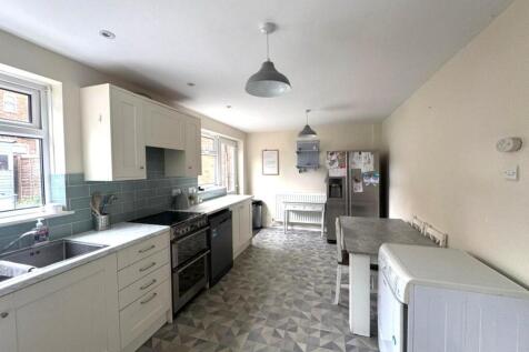 WhatsApp Image 2025-08-14 at 13.02.03_e6a3bf0d.jpg