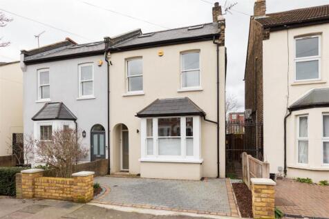 Carnarvon Road, E18