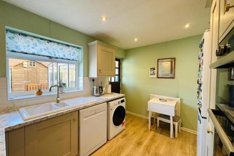 new kitchen 2.jpg