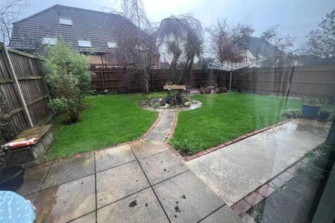 Rear garden 1.jpg