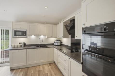 'L' Shaped Kitchen/Diner