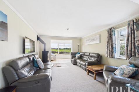 Kitchen / Dining &amp; Living Area