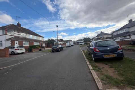 6 Bedroom Semi-Detached in LU4 9LT