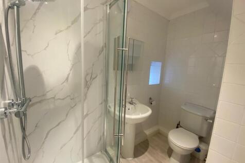 SHOWER ROOM 2.jpg