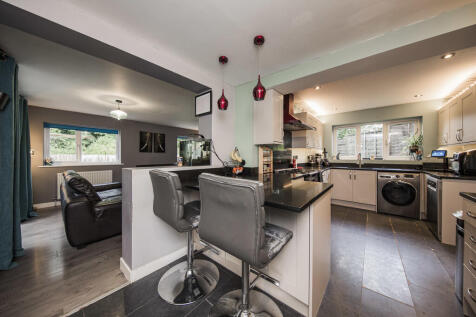 Kitchen to Lounge