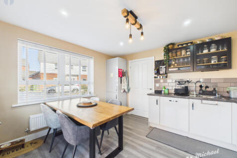 CAM03218G0-PR0783-STILL003