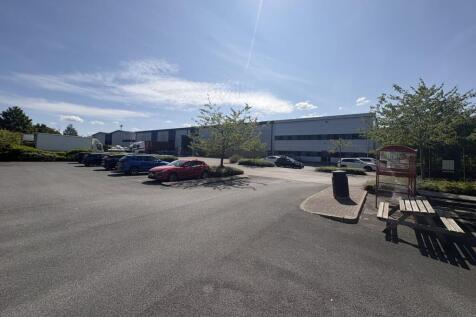 Distribution Warehouse to rent in elland