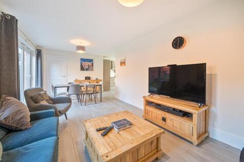 12 Plantation Lane, Towcester (18).jpg