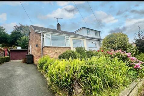 Situated on a quiet residential street close to Yeadon High Street and a range of local amenities, this well-presented two-bedroom bungalow offers spacious and comfortable accommodation throughout. Th