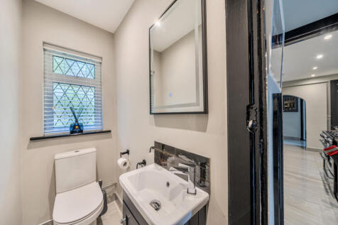 1350960-31-68dd57...