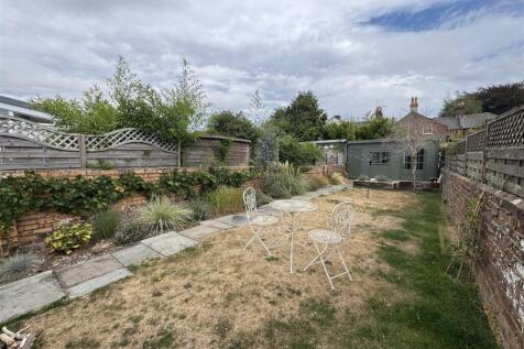 Garden with ample space for gardening furnishings