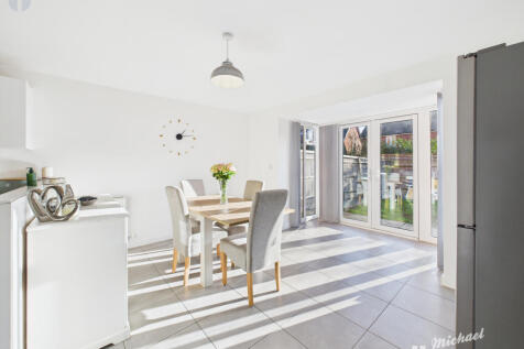 CAM03852G0-PR0483-STILL005