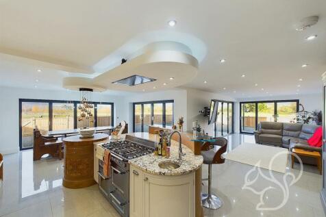 Kitchen / Living Area