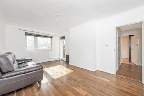 LONG LET. This wonderful 3 bedroom flat offers contemporary interiors throughout, boasting a bright reception room with dining space, 3 well-proportioned bedrooms and a lovely private balcony.