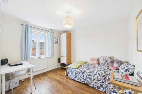 CAM03218G0-PR0735-STILL009