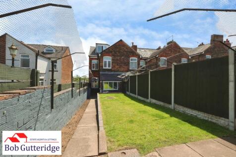 ENCLOSED REAR GARDEN