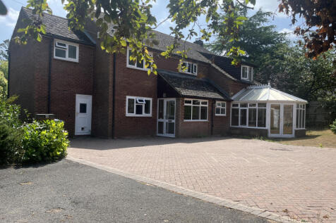 4 Bedroom Detached for Rent
