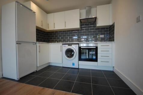 2-bedroom to rent in Palmers Green N13