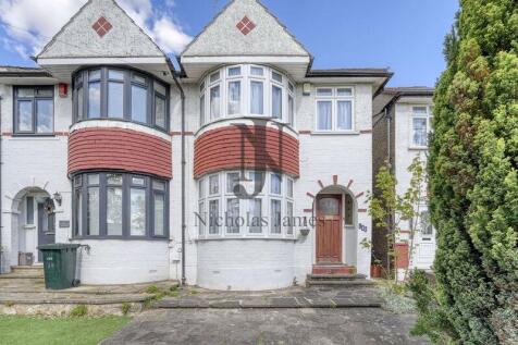 This superb mid-terraced house boasting three bedrooms, one bathroom, and is situated in the desirable Southgate area. Featuring two reception rooms, gas central heating, double glazing, and a spacio